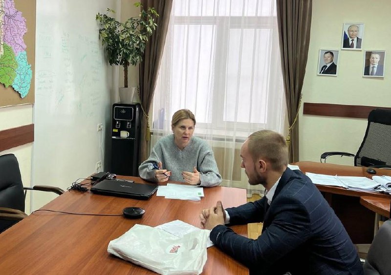▶️В рамках программы «Время своих героев» министр строительства области Оксана Козлитина встретилась с участником СВО Александром Баклановым.