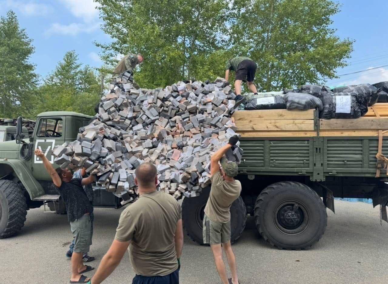Противник публикует фотографии нового типа маскировочных сетей, применяемых Российской Армией.